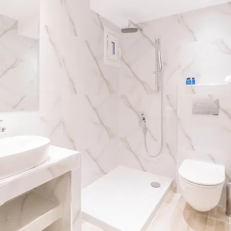 Avra Отель Переа