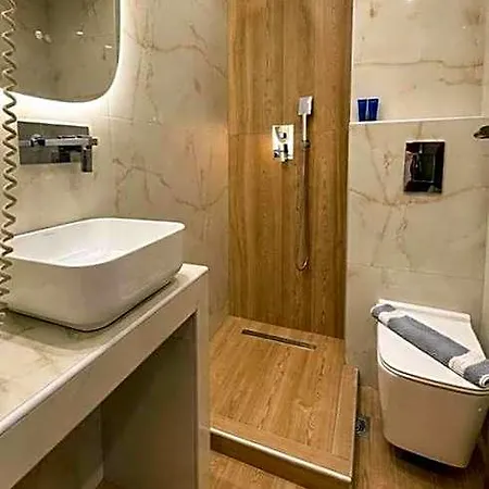 Avra Hotel Peraía