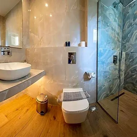 Avra Hotel