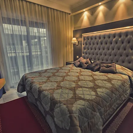 Hotel Avra