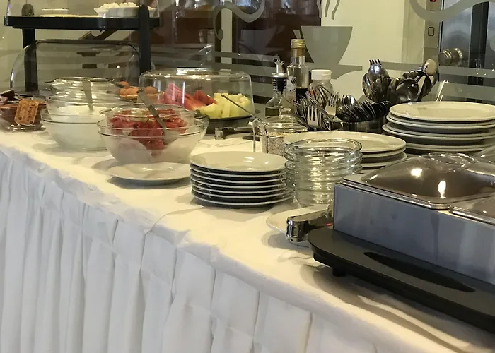 Avra Hotell 2*
