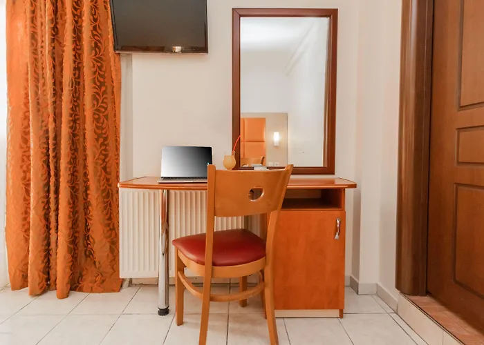 Avra Hotell 2*