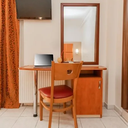 Hotel Avra 2*