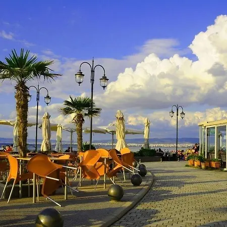 Hotel Avra Peraía