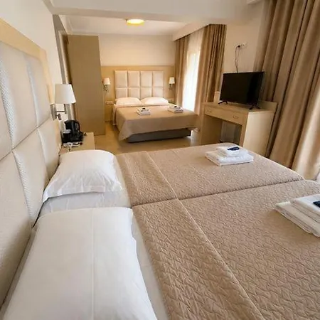 Hotel Avra 2*