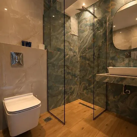 Hotel Avra 2*