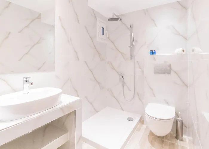 Avra Hotell Peraía