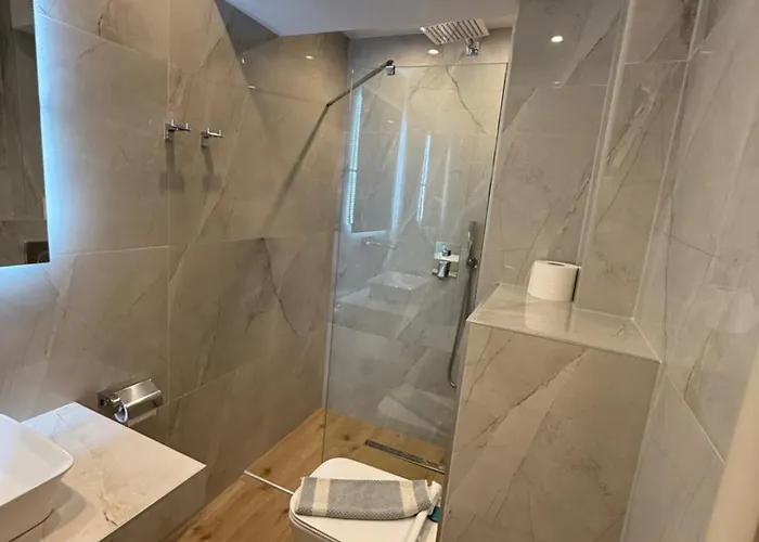 Hotell Avra