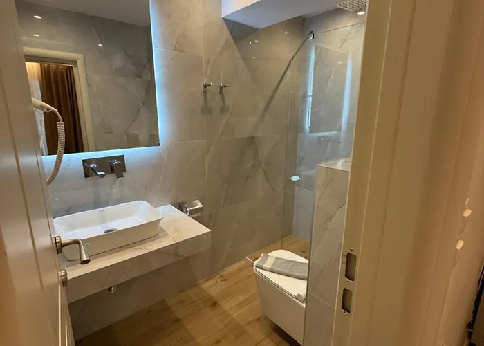 Hotell Avra 2*