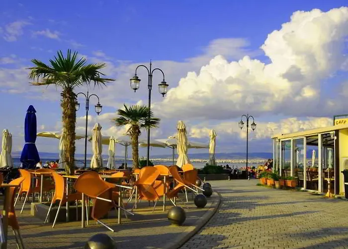 Avra Hotell 2*